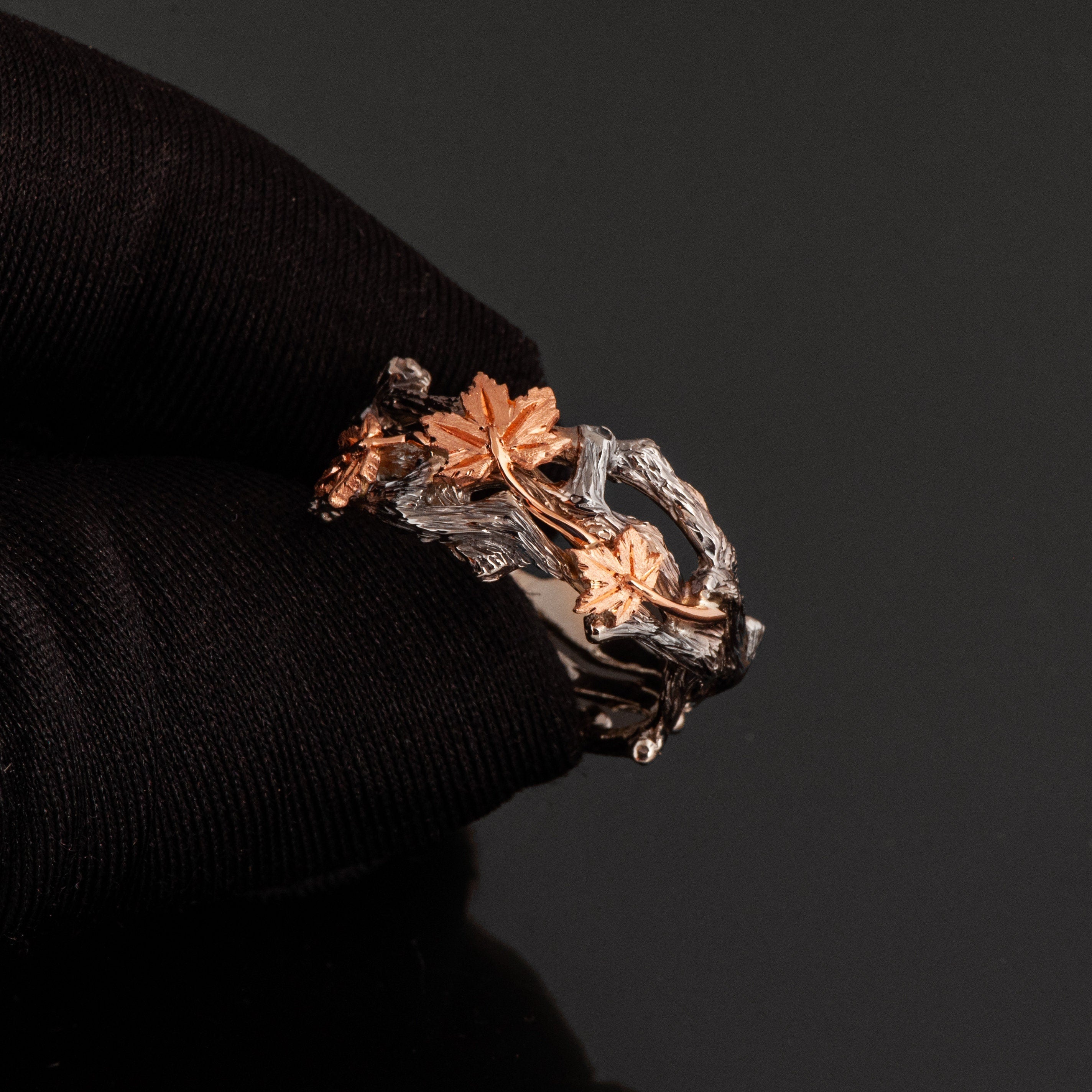 18k Gold Twig Maple Leaf Wedding Band: Two-Tone